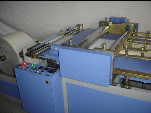 पीएलसी नियंत्रित फिल्टर पेपर pleating मशीन 380V / 50 हर्ट्ज, अधिकतम 300 ℃