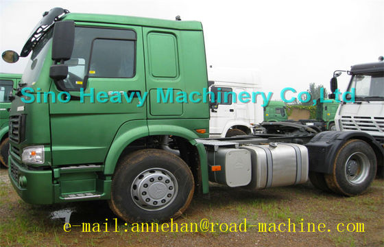 आईएसओ सीसीसी SINOTRUK 4 एक्स 4 सभी पहिया ड्राइव HOWO ट्रैक्टर ट्रक टो 20-70T EUROII / तृतीय LHD या RHD 260-420HP